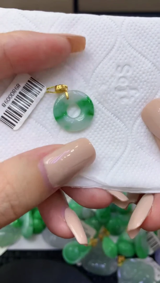 颈饰未镶嵌翡翠天然缅甸翡翠A货