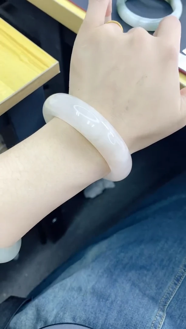 石英质玉手镯未镶嵌332/婚纱白/62.6