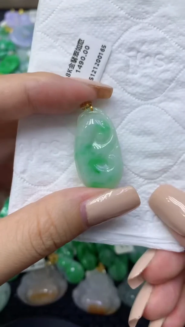 颈饰18K金镶嵌翡翠天然缅甸翡翠A货