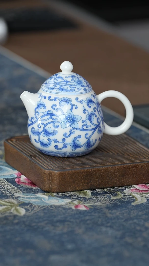 【闪购商品】【蓝堆缠枝莲龙蛋壶】【13西泠礼盒】