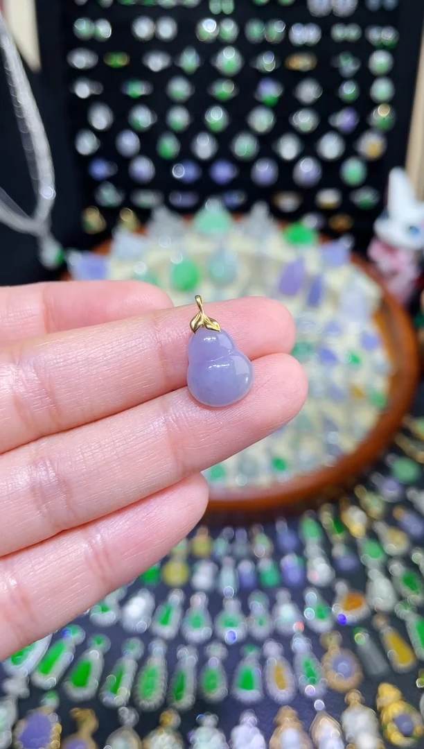 颈饰18K金镶嵌翡翠冰浓紫小葫芦吊坠