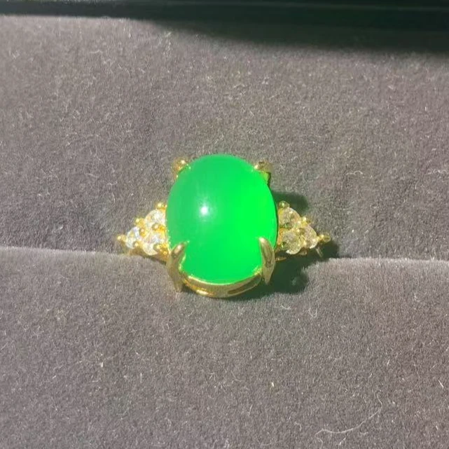 金玉满堂珠宝-时尚简约-古风气质-绿戒指