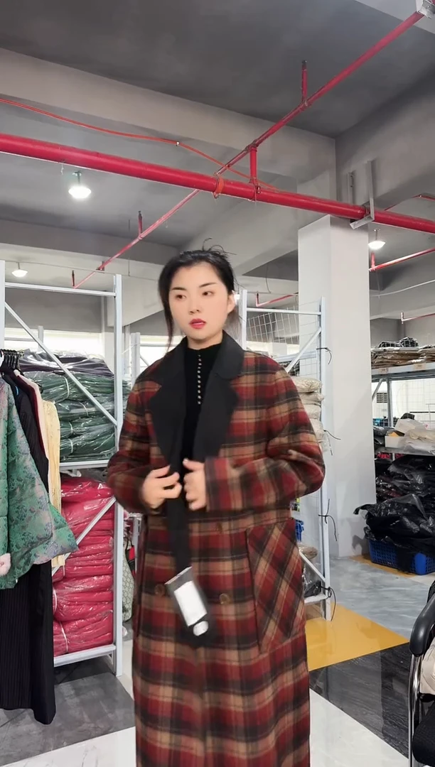 森比 两面穿格子款大衣 125斤内