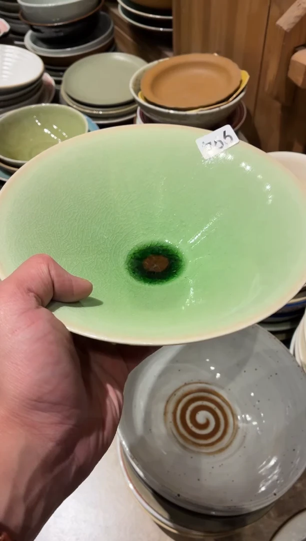 瓷片·*·994  微瑕玻化绿斗笠碗1个