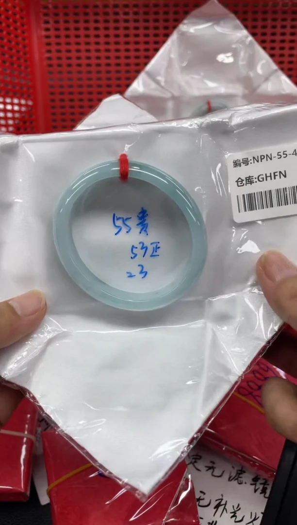 翡翠手镯未镶嵌翡翠手镯