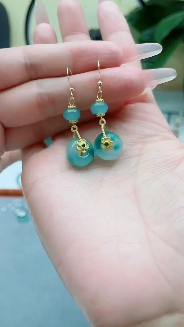 银S925镶嵌石英质玉（天山翠）耳饰00面包扣蓝水新款