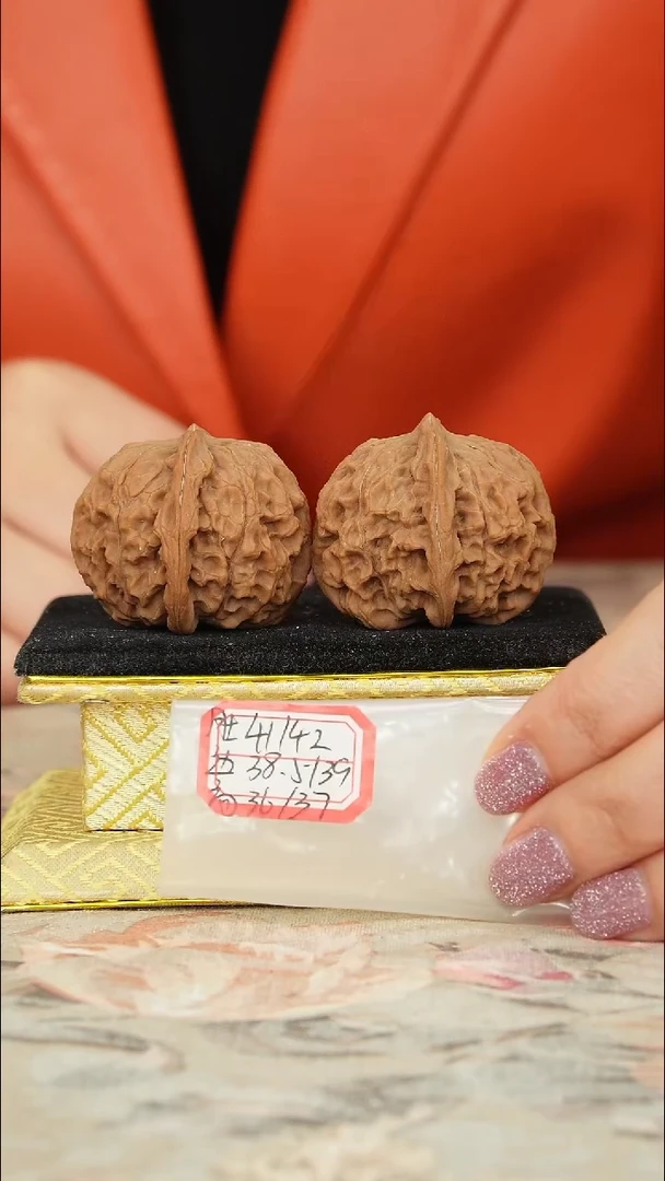 【闪购商品】文玩核桃把件非嫁接元宝
