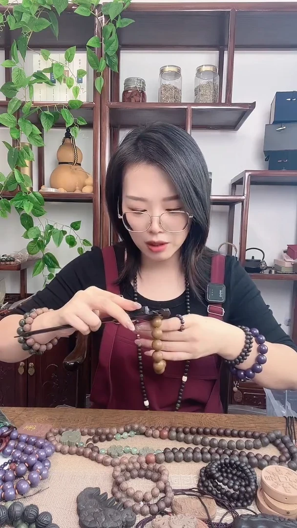 泥塑鹤春香的1.8左右手串