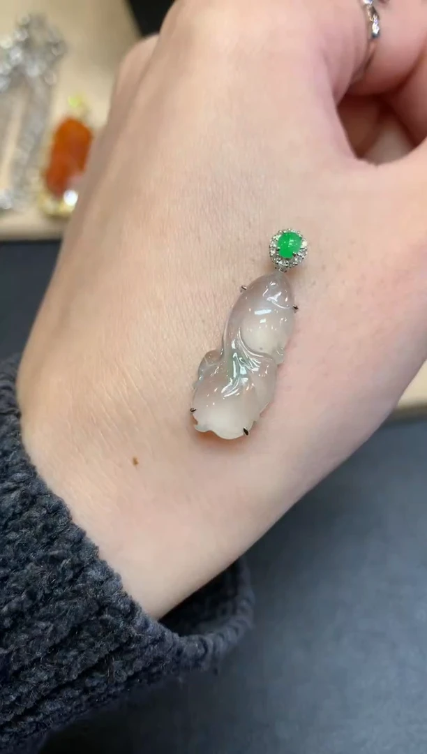 【闪购商品】翡翠颈饰18K金镶嵌鱼鱼【无服务费】