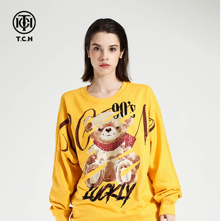 奥莱-涂擦小熊字母烫钻黄色重工男士卫衣男女同款T21111C3002