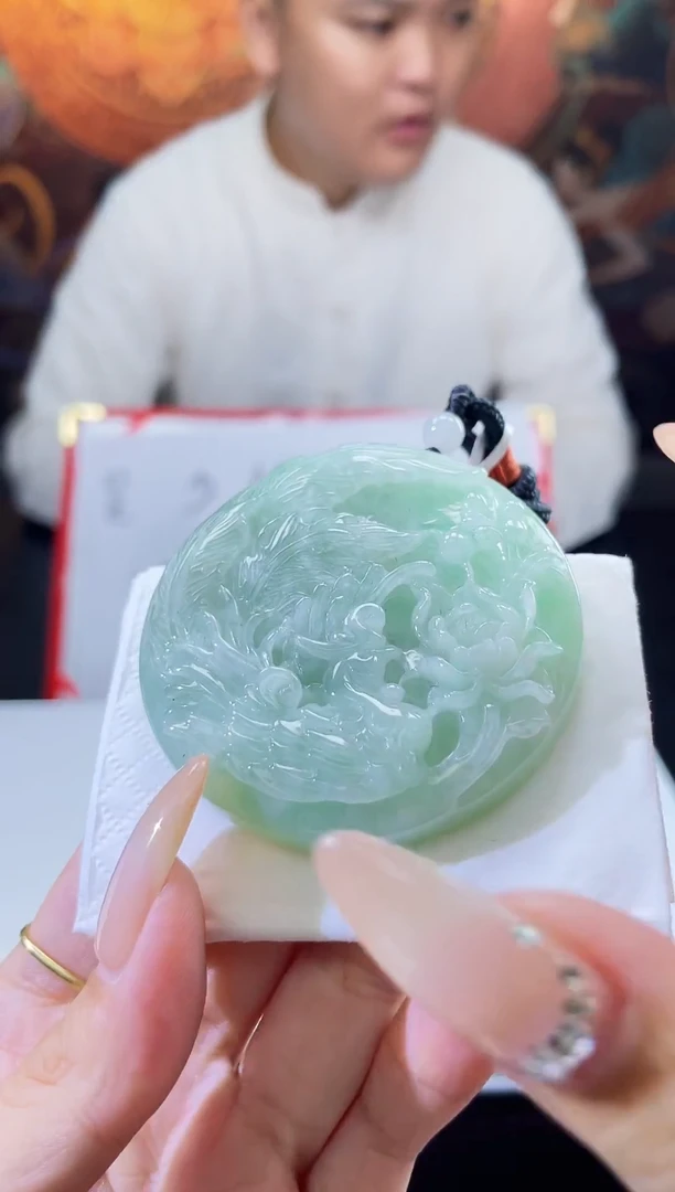 翡翠未镶嵌颈饰多样性发其一