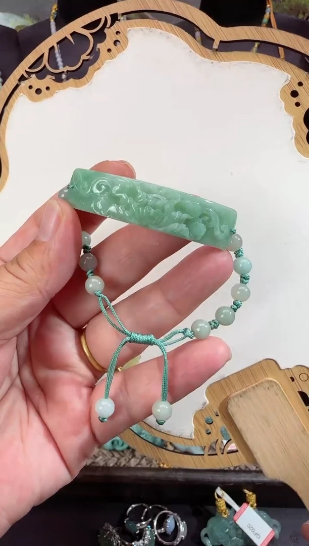 【闪购商品】翡翠颈饰未镶嵌牌子