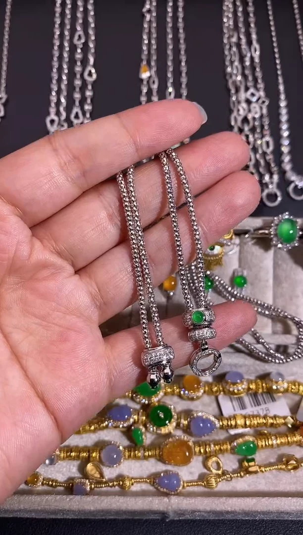 颈饰18K金镶嵌翡翠项链