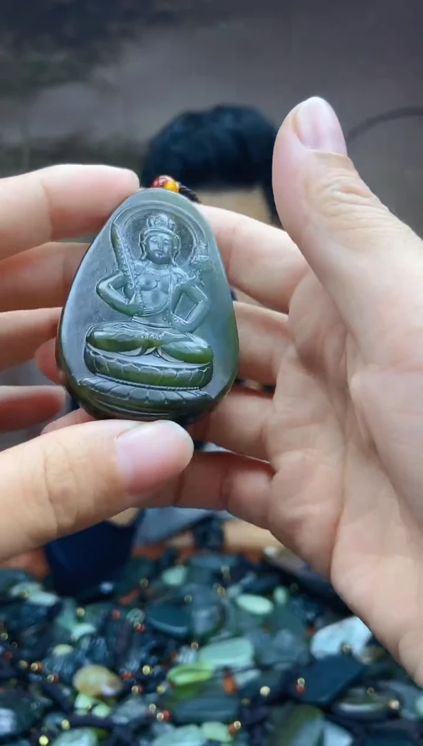 颈饰未镶嵌和田玉1