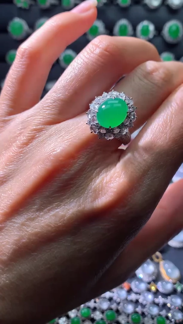 18K金镶嵌戒指翡翠18K翡翠