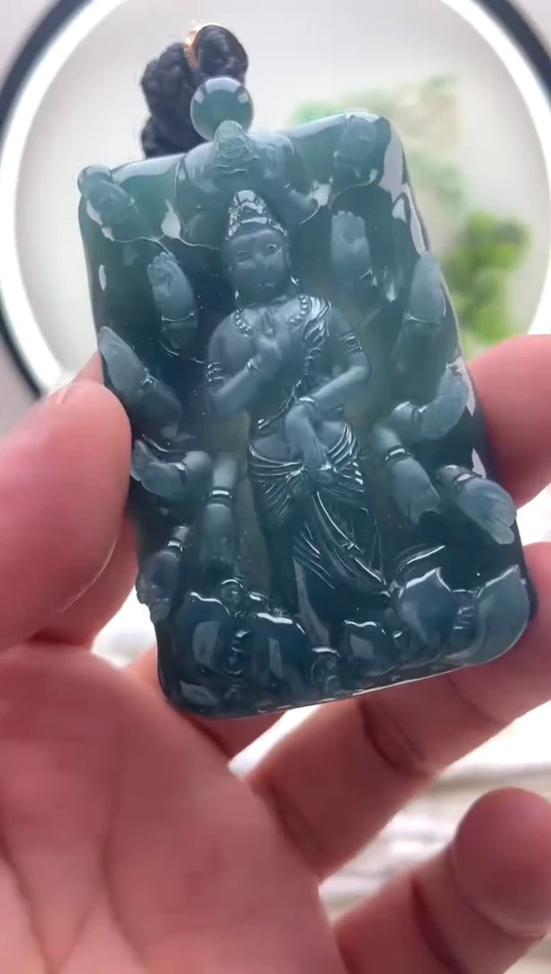 颈饰未镶嵌翡翠千手观音