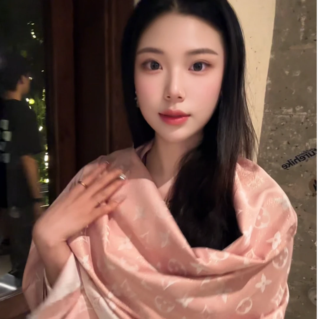 【现货】2025春秋薄款法式韩版女丝巾时尚百搭气质沙滩巾外搭