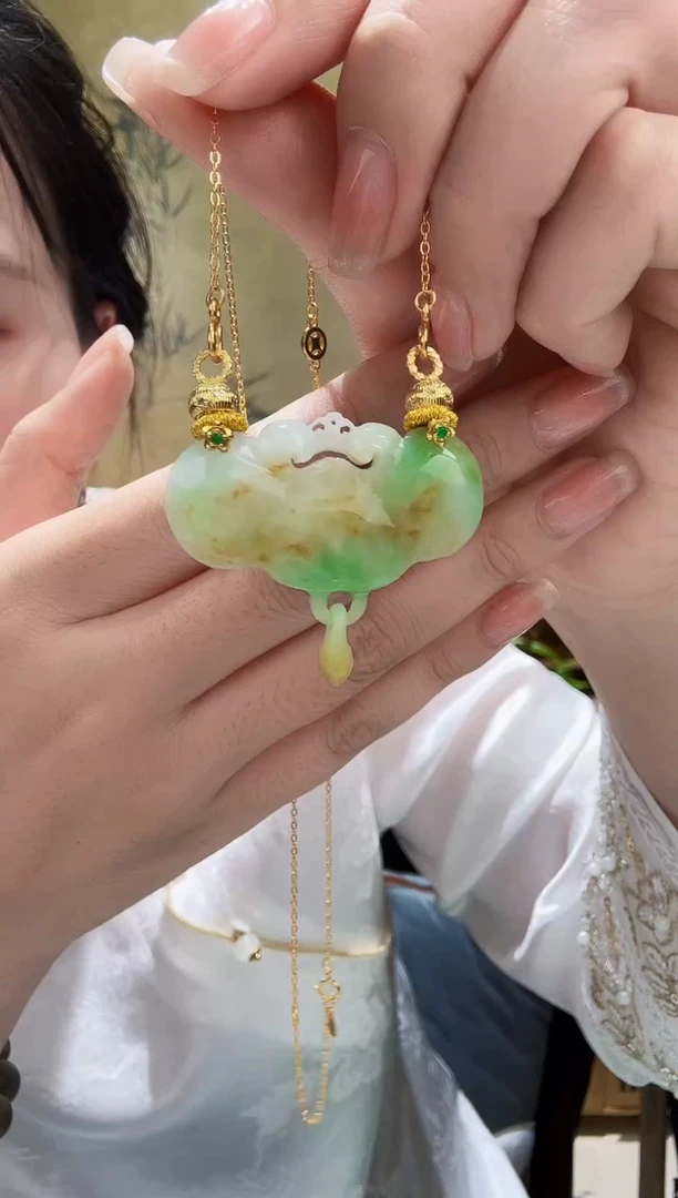 颈饰未镶嵌翡翠吊坠