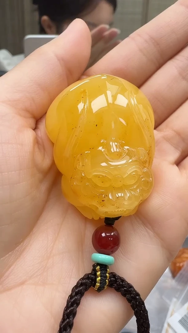 未镶嵌琥珀裸石如图