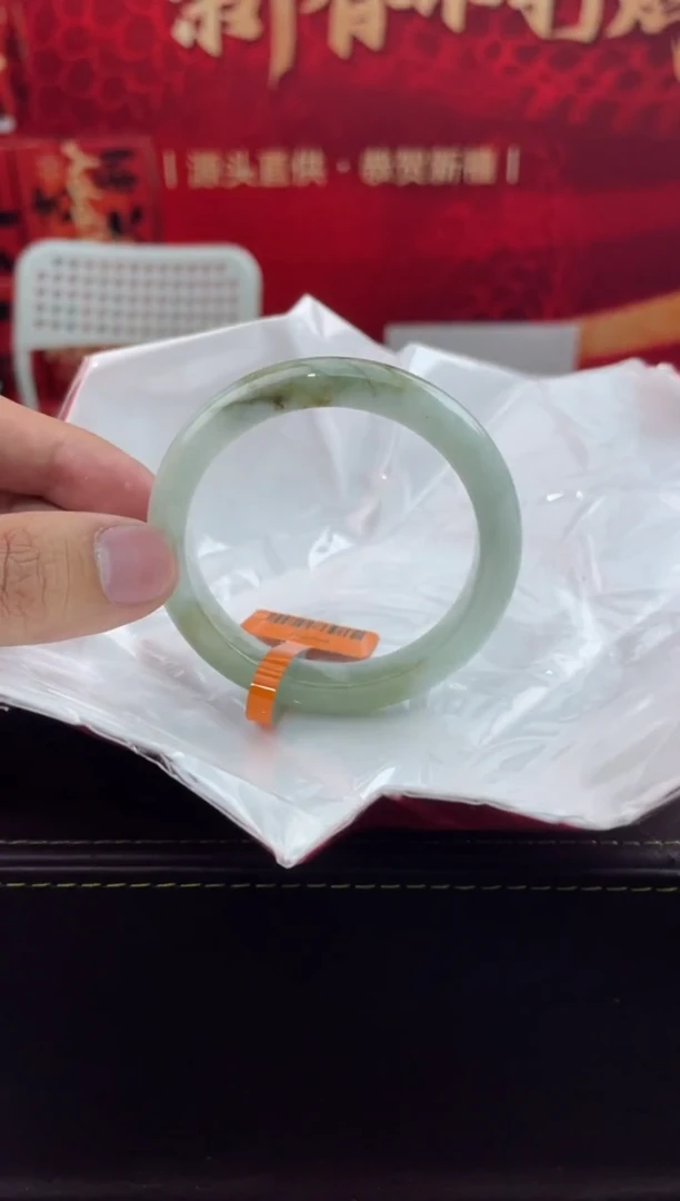 【闪购商品】翡翠手镯未镶嵌35翡翠手镯（微瑕）
