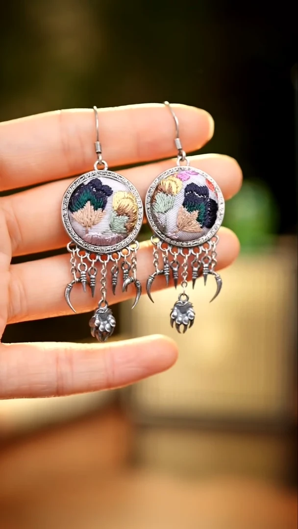 刺绣私人定制苗族手工Q69