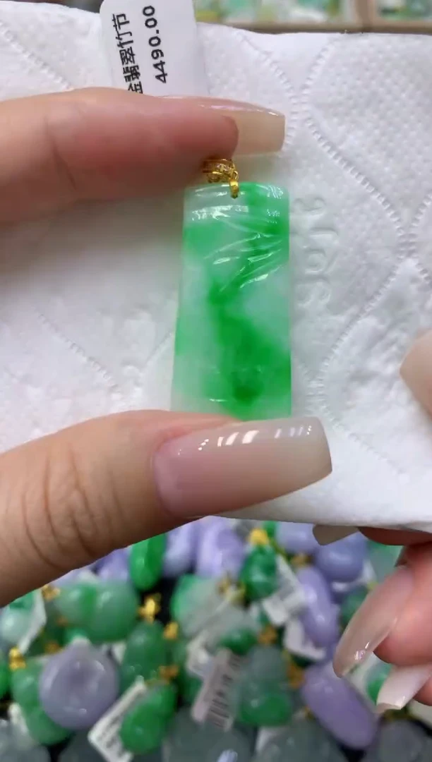 颈饰18K金镶嵌翡翠天然缅甸翡翠A货