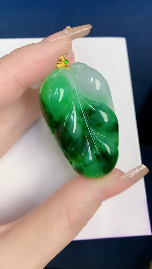 颈饰18K金镶嵌翡翠缅甸天然翡翠A货