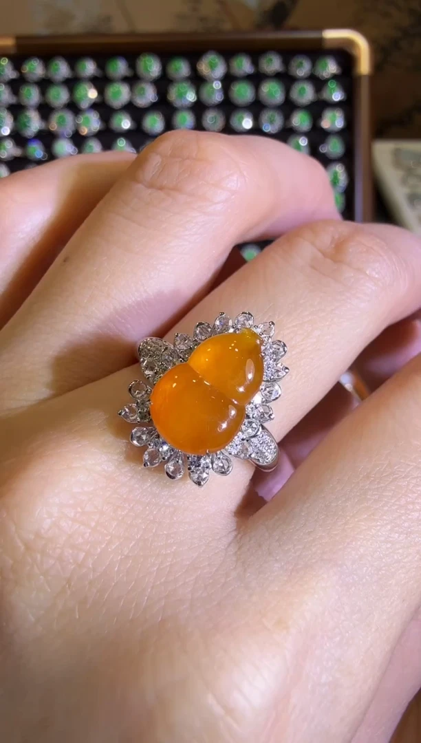 【闪购商品】翡翠戒指18K金镶嵌冰糖黄葫芦