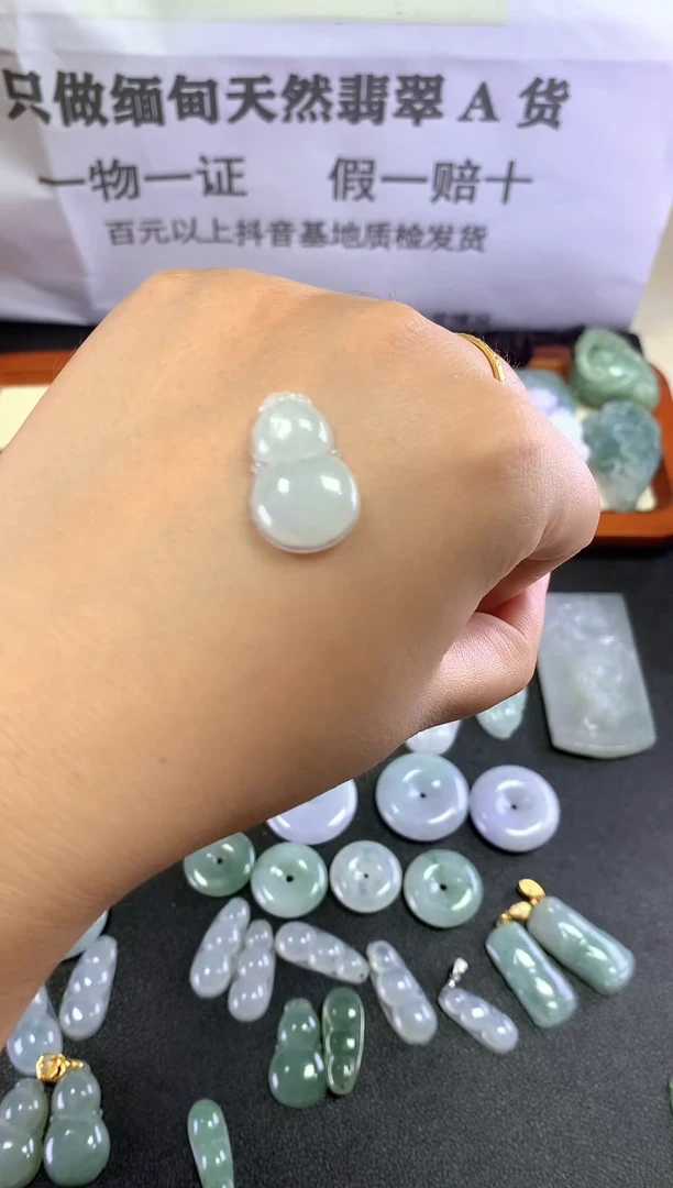 翡翠未镶嵌颈饰1