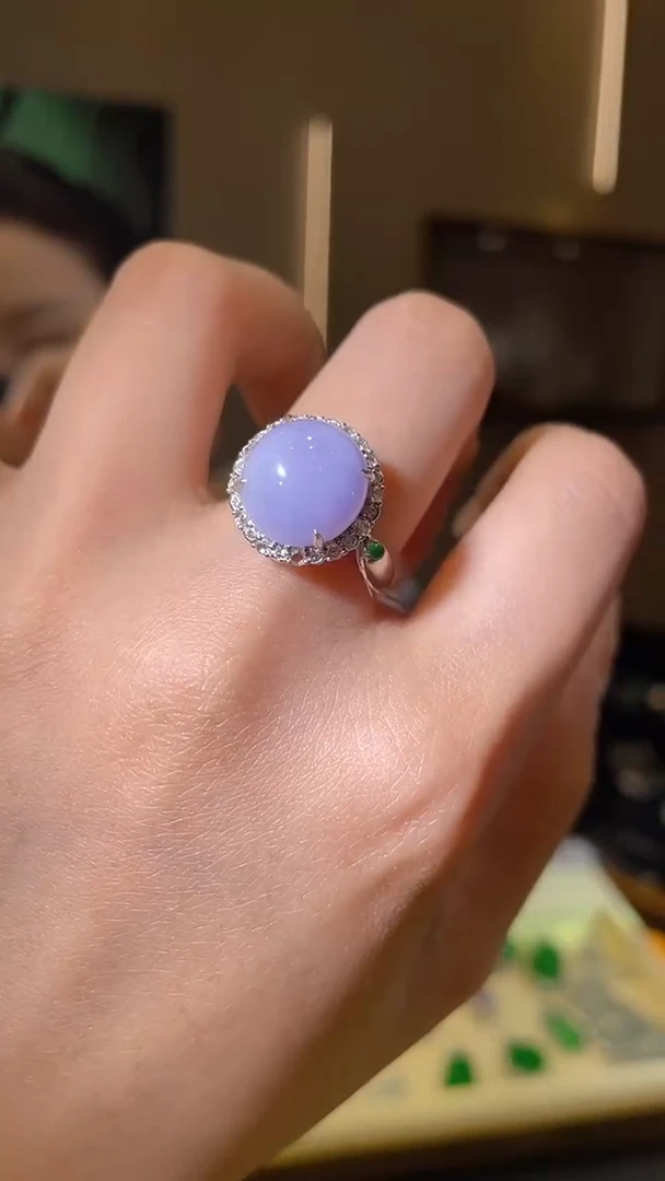 翡翠戒指18K金镶嵌天然翡翠A货