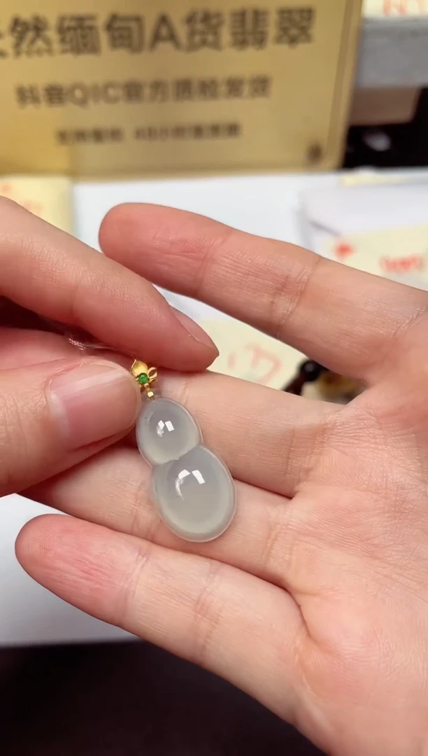 颈饰18K金镶嵌翡翠天然缅甸翡翠A货