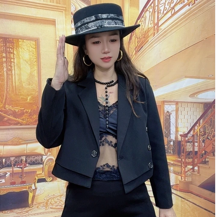 828设计感小众短款小西装女2024秋新款时尚洋气百搭显瘦西服外套