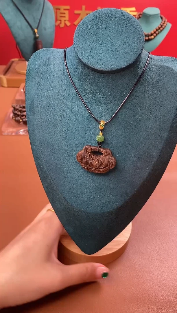 【闪购商品】沉香木手串Y沉水越南富森红土莲花如意锁