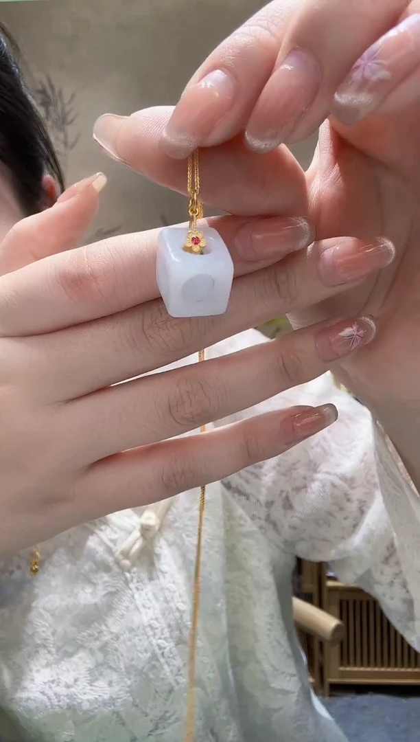 翡翠未镶嵌颈饰吊坠