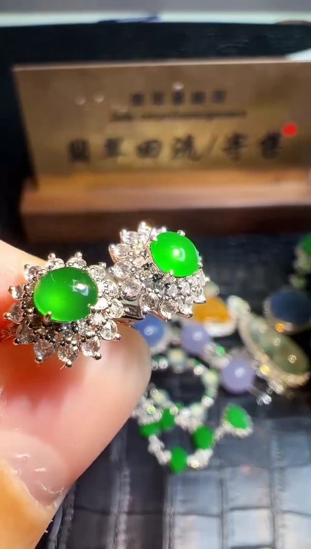 【闪购商品】翡翠耳饰18K金镶嵌翡翠回流