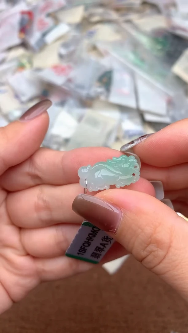 未镶嵌挂件翡翠—
