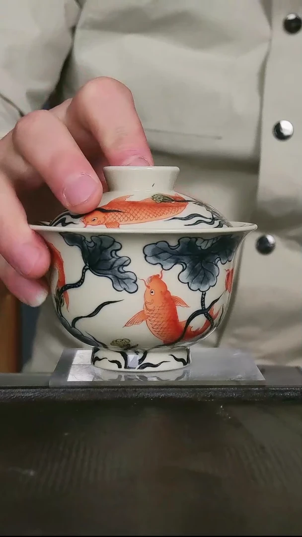 青花釉里金二号釉矾红两财盖碗