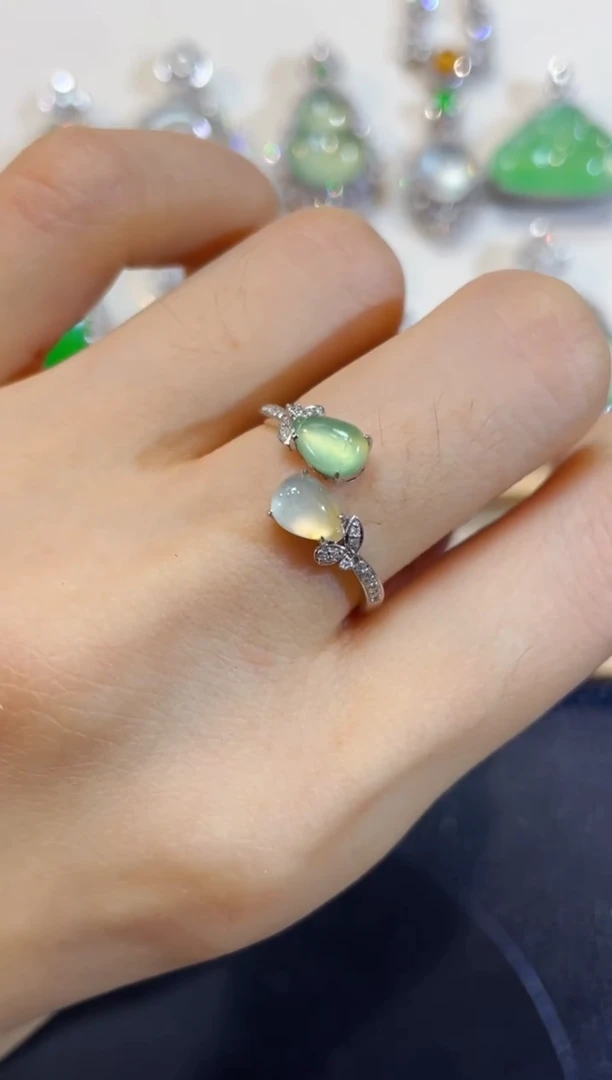 颈饰18K金镶嵌翡翠团购10