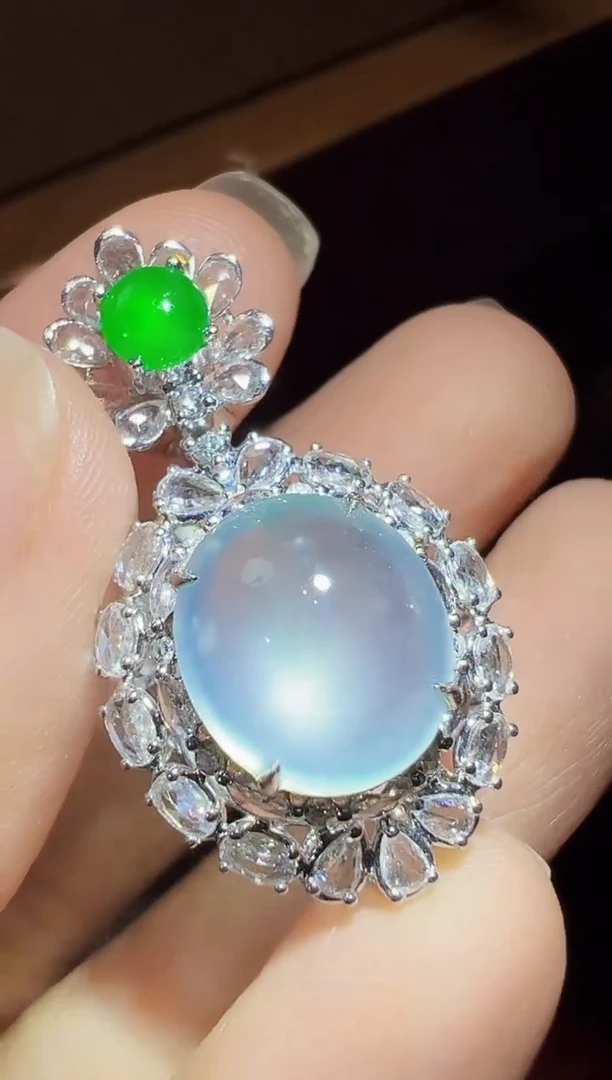 吊坠(不含链)18K金镶嵌翡翠蛋面