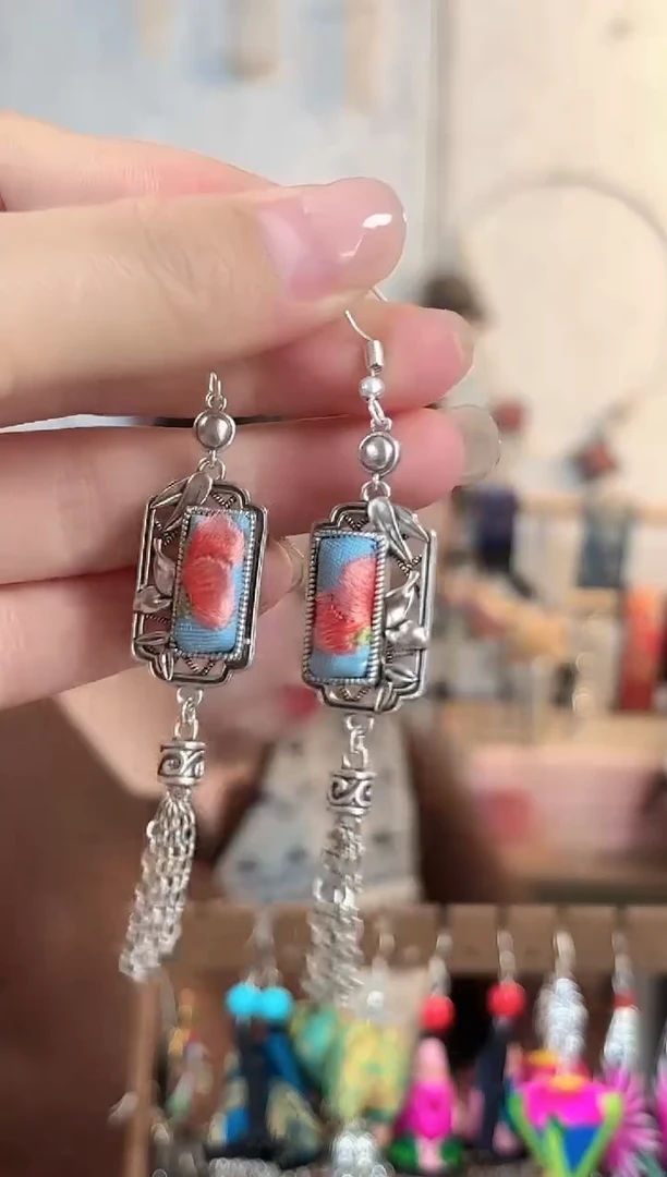 织绣彩云南阁非遗老绣饰品073