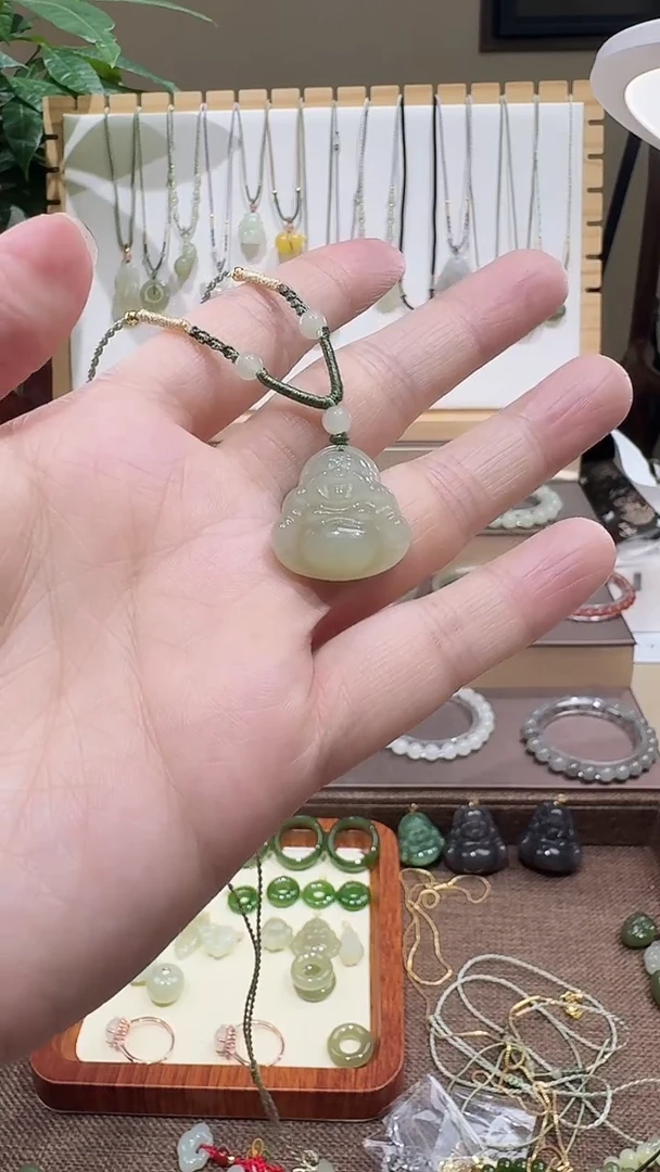 颈饰未镶嵌和田玉晴水佛公吊坠20mm