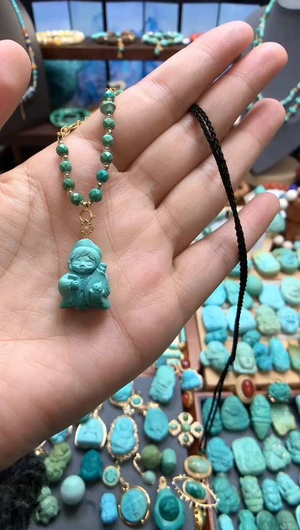 18K金镶嵌绿松石挂件高瓷绿松石女巫