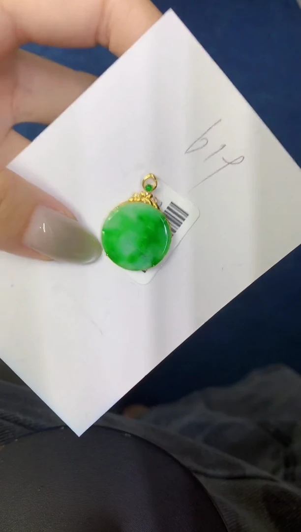 翡翠18K金镶嵌颈饰缅甸天然翡翠A货