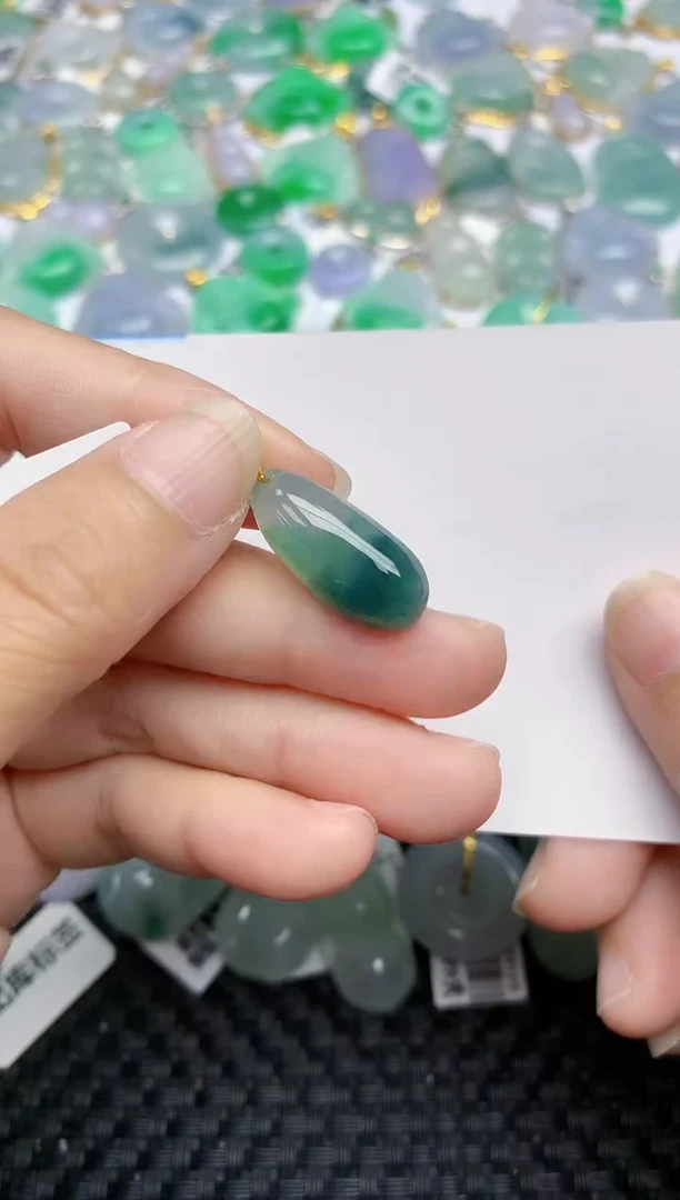 翡翠18K金镶嵌颈饰天然翡翠A货