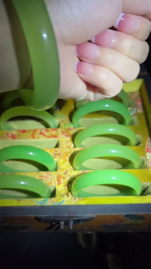 和田玉手镯未镶嵌和田玉手镯.1对.扁