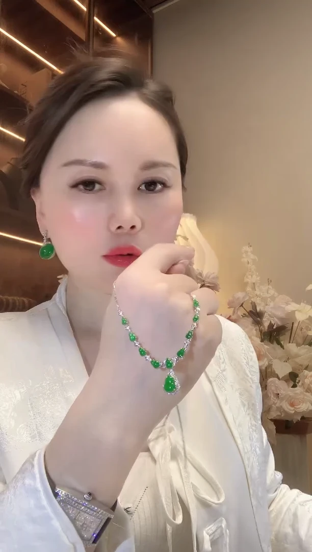 【闪购商品】翡翠吊坠(不含链)18K金镶嵌D46 多样性发货一件