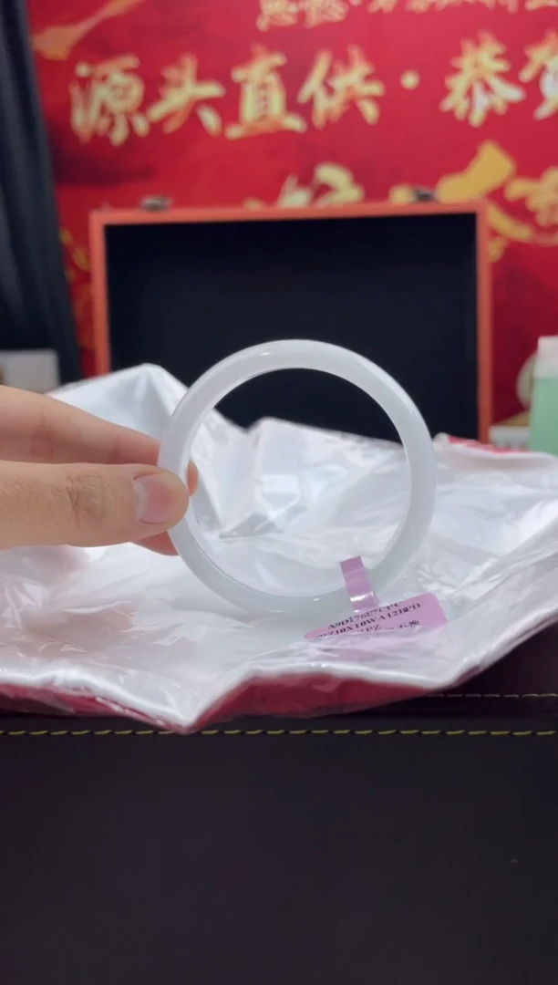 【闪购商品】翡翠手镯未镶嵌6翡翠手镯（微瑕）