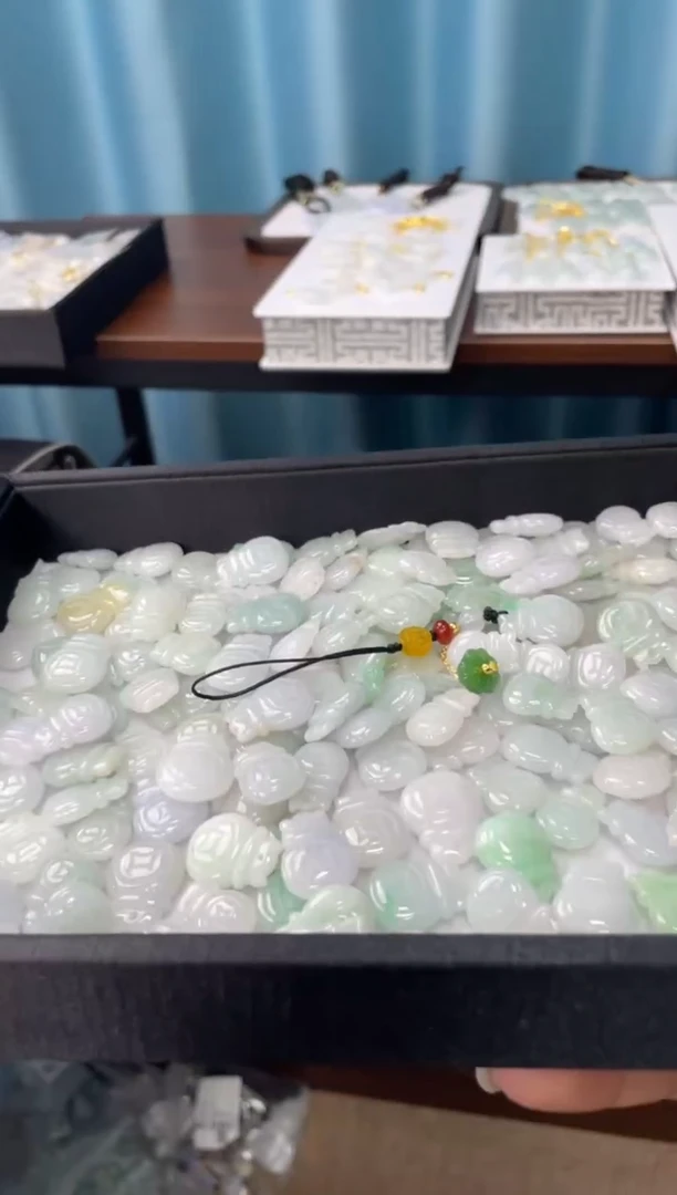 翡翠未镶嵌吊坠(不含链)不指定默认包容 钱袋子 多样性发其一