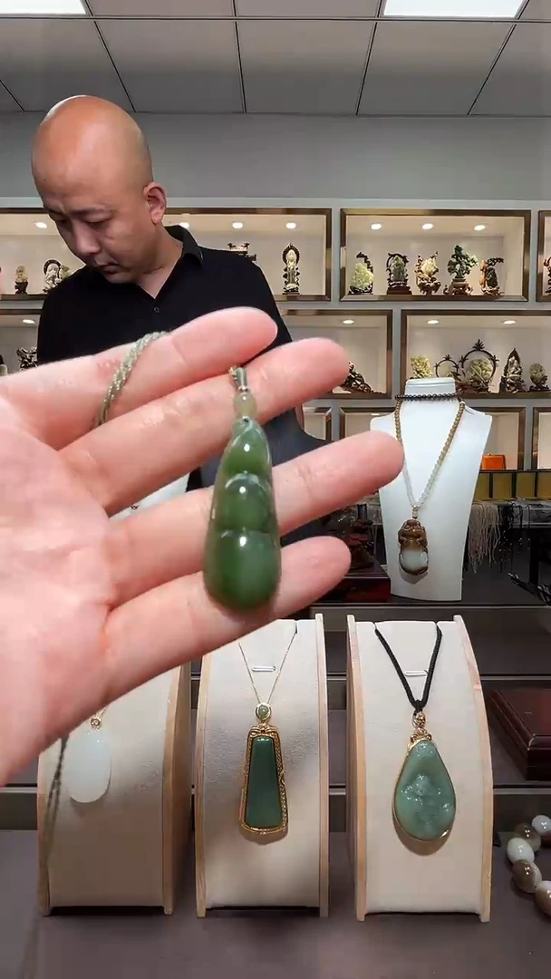 和田玉未镶嵌颈饰苏