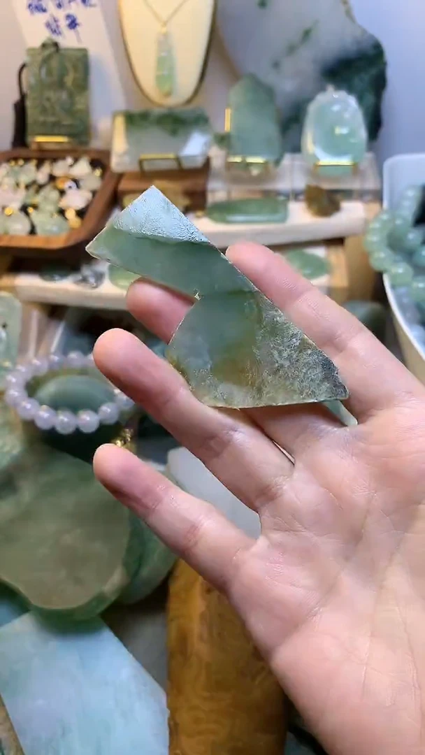 未镶嵌挂件翡翠缅甸A货翡翠,没有运费险,有纹有裂
